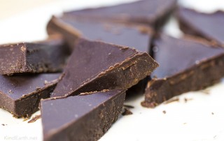 Homemade vegan chocolate - step by step guide from Kind Earth