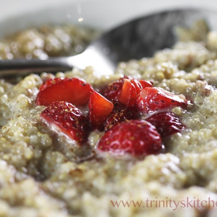 Quinoa Breakfast Bowl (gluten-free, dairy-free porridge)