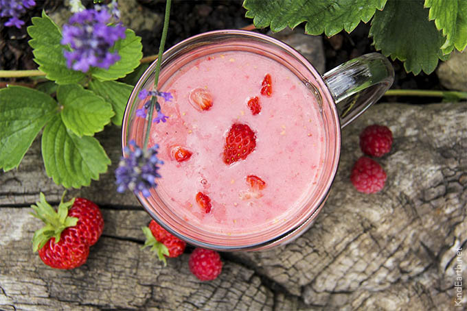 Garden berry smoothie recipe with strawberries, raspberries and plant-based milk