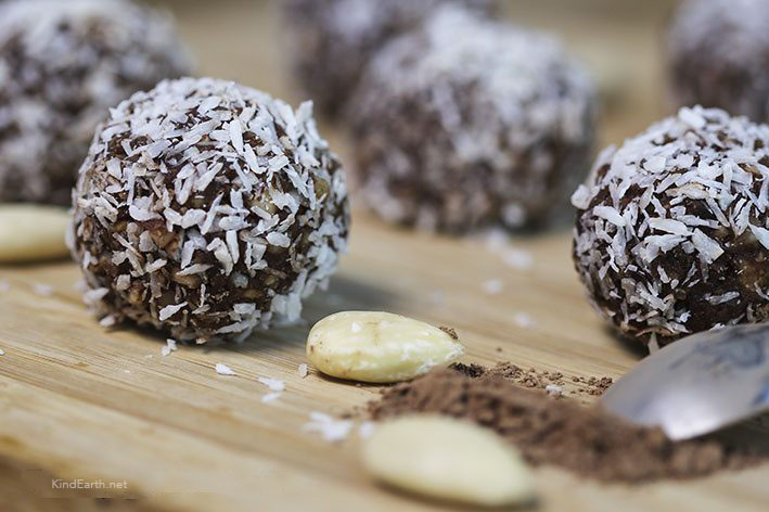 Easy Raw Chocolate & Almond Truffles