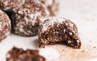 High protein power balls with hemp, flax seeds, chia seeds, almond and raw cacao - by Anastasia at Kind Earth