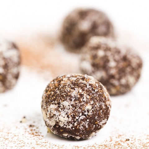High protein power balls with hemp, flax seeds, chia seeds, almond and raw cacao - by Anastasia at Kind Earth