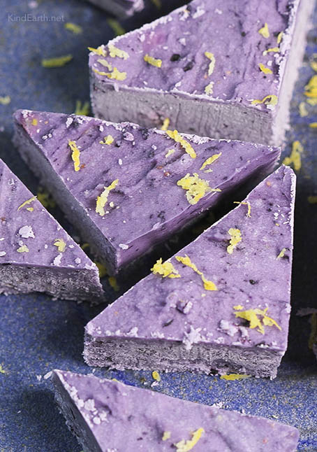 Blueberry & lemon fudge made with coconut, maple syrup, frozen blueberries, lemon - vegan, gluten-free by Anastasia, Kind Earth