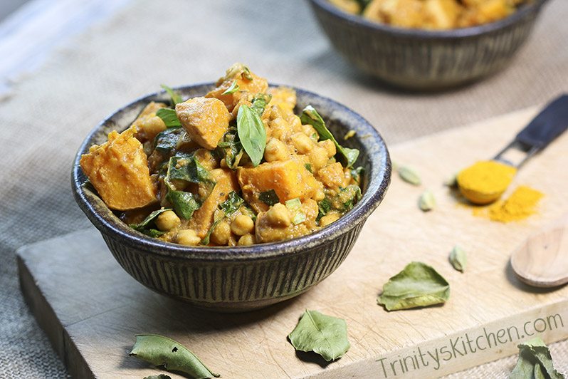 Thai coconut curry with turmeric by Trinity @trinityskitchen