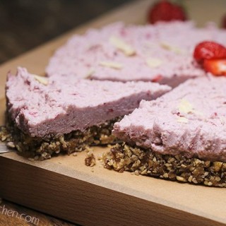 Strawberry No-cheeze Cake - vegan cheesecake