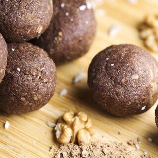 Raw cacao coconut energy balls - gluten-free, vegan by Anastasia, Kind Earth
