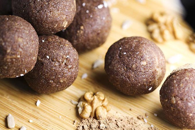Raw cacao coconut energy balls - gluten-free, vegan by Anastasia, Kind Earth