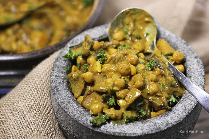 Creamy vegan coconut & chickpea curry