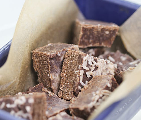 Creamed coconut chocolate fudge recipe with maple syrup by Anastasia, Kind Earth