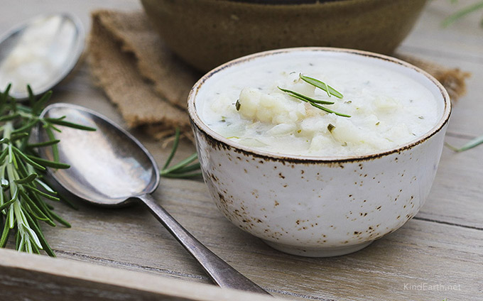 Creamy Coconut Cauliflower Soup with Nutmeg & Rosemary - plant based and yummy