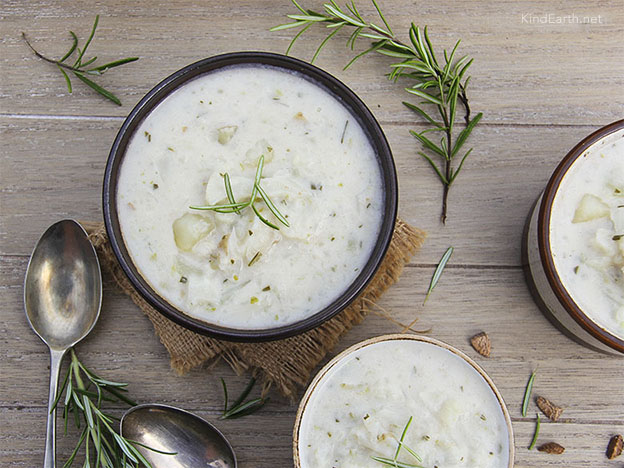 Creamy Coconut Cauliflower Soup with Nutmeg & Rosemary - vegan, gluten-free and delicious