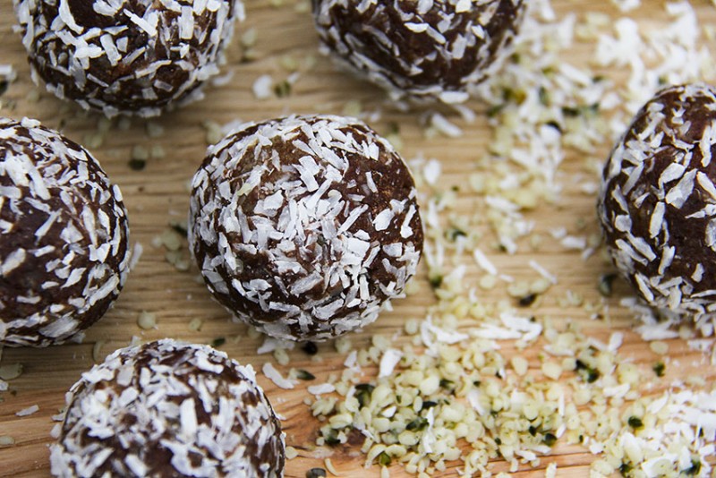 Raw Hemp Energy Balls with Cacao & Dates Kind Earth