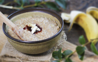 Creamy banana porridge using gluten-free oats. Vegan, easy delicious by Anastasia, Kind Earth