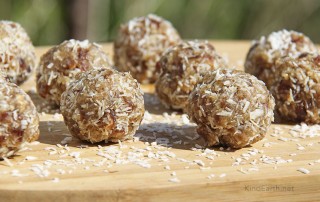 Easy Walnut Date Truffles, gluten-free, vegan by Anastasia, Kind Earth