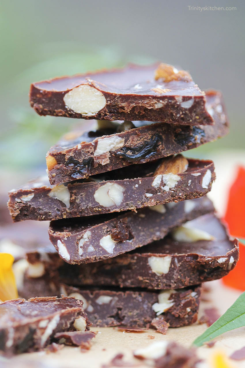 Homemade vegan fruit n' nut chocolates with raisins and almonds by Trinity