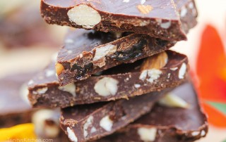 Homemade vegan fruit n' nut chocolates with raisins and almonds by Trinity