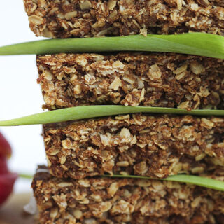 Maca Granola Bars naturally sweetened with dates by Anastasia, Kind Earth