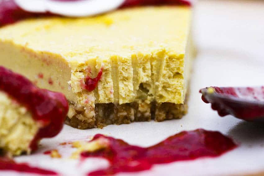 Raw vegan mango cheesecake with raspberry chia sauce - Kind Earth