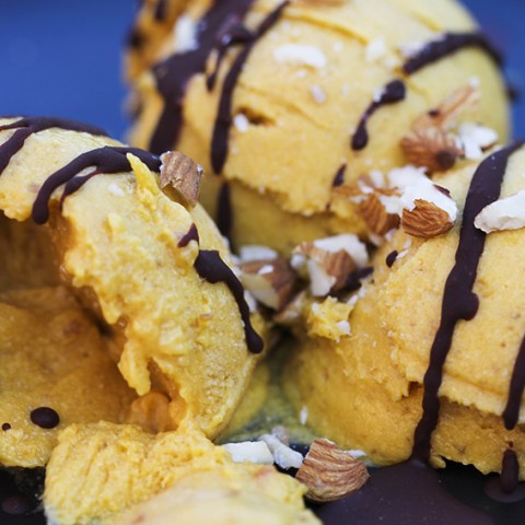 Easy Mango Coconut Milk Ice Cream #vegan #dairyfree - with dried mango and dates