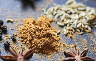 Homemade chinese 5 spice mic recipe with star anise, black pepper, cinnamon, cloves and fennel