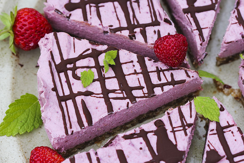 Strawberry Cheesecake - vegan gluten-free superfood by Anastasia at Kind Earth