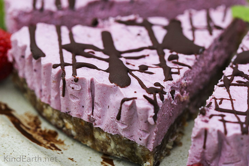 Strawberry Cheesecake - vegan gluten-free superfood by Anastasia at Kind Earth