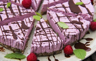 Strawberry Cheesecake - vegan gluten-free superfood by Anastasia at Kind Earth