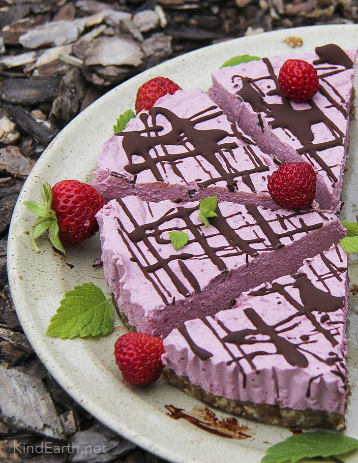Strawberry Cheesecake - vegan gluten-free superfood by Anastasia at Kind Earth
