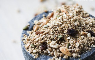 Almond & maple syrup granola - gluten-free & vegan by Trinity