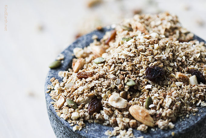 homemade almond maple granola with oats and pumpkin seeds