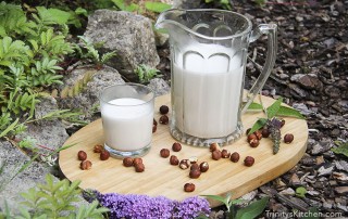 Homemade hazelnut milk recipe with a dash of maple syrup and vanilla - vegan, plant-based and healthy