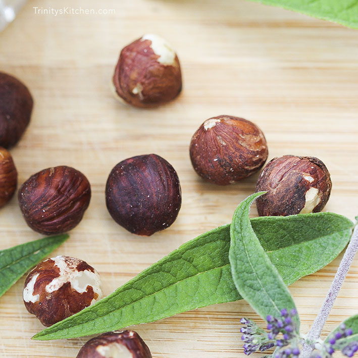 Homemade hazelnut milk recipe with a dash of maple syrup and vanilla - vegan, plant-based and healthy