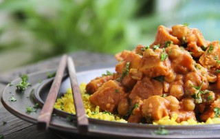 Easy Vegan Sweet Potato and Coconut Curry with Chickpeas - absolutely divine by Anastasia, Kind Earth