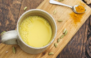 Milky vegan turmeric drink with cardamom & ginger by Anastasia, Kind Earth