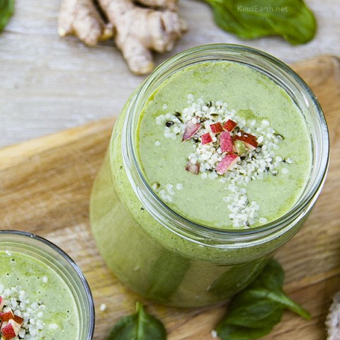 Moringa Antioxidant Rich Green Smoothie with moringa leaf powder, spinach, ginger, banana, mango, pineapple and hulled hemp seeds. Vegan, gluten-free by Anastasia, Kind Earth