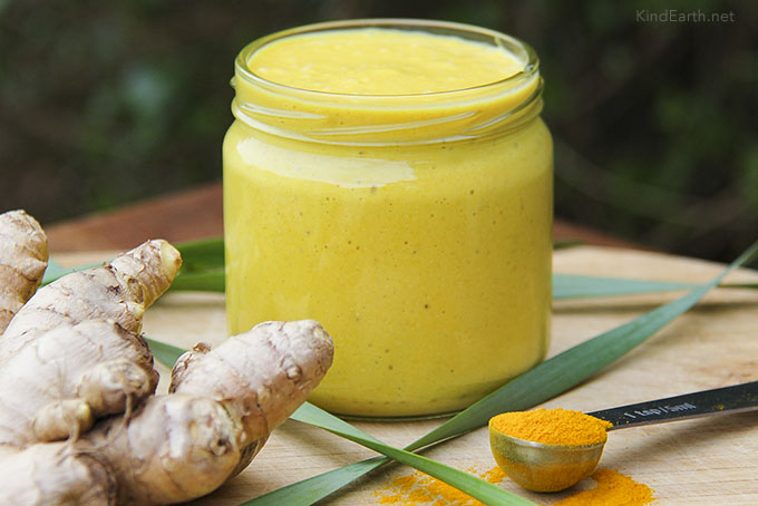 Super immune boosting smoothie with turmeric and ginger by Anastasia, Kind Earth