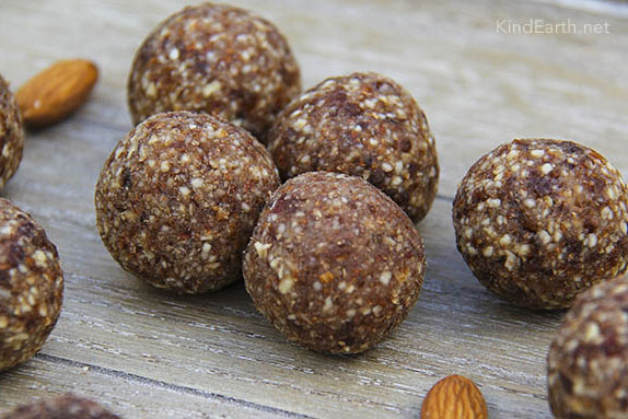 How to make energy balls with whatever nuts, seeds and dried fruit by Anastasia, Kind Earth