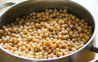 How to cook dried chickpeas by Anastasia, Kind Earth