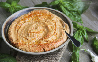 Smoked paprika hummus recipe with chickpeas by Anastasia