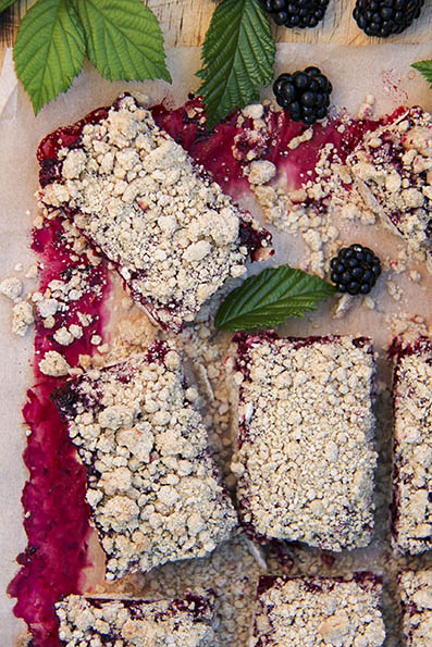 Blackberry pie bars, gluten-free, vegan and healthy