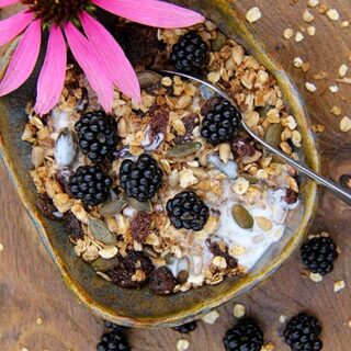 Easy granola recipe with seeds and no refined sugar
