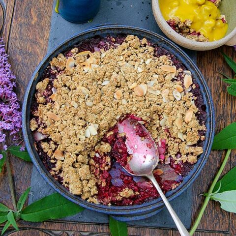 Rhubarb crumble