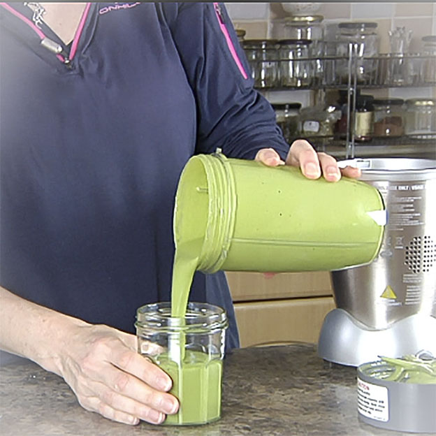 Anastasia making a green vegan smoothie