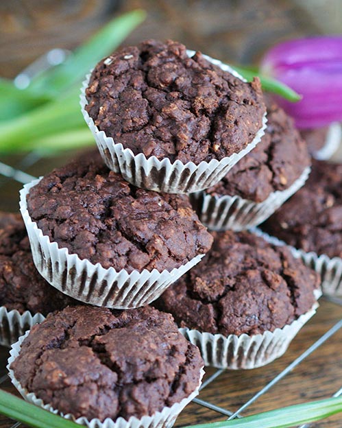 Simple Gluten-free Vegan Chocolate Cupcakes - Kind Earth