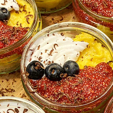 Mango pudding with chia nad flax seeds