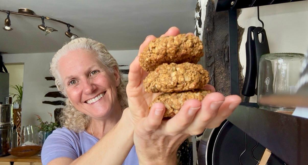 Anastasia makes you some gluten-free vegan cookies in her mountain cottage